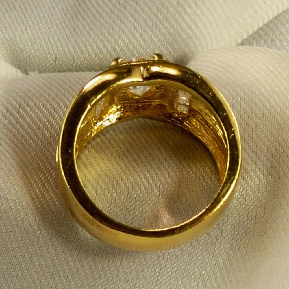 NEW Round Cut Cubic Zirconias Gold DESIGNER Ring